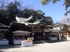 最初のエスカーを上がれば、江島神社辺津宮と、