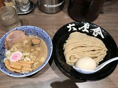 ソラマチで買い物をして、少し早めの夕食は六厘舎でつけ麺を。
つけ麺が有名な六厘舎ですが、こちらもコロナの影響でいつもより空いており、15分くらいで入れました。

濃厚な出汁が美味しかったです(^-^)