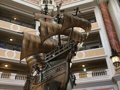 ショーの後は、ミラコスタへ。

「オチェーアノ」のランチバイキングを13:50に予約していました。

これも、ずっと満席だったのが、４日ほど前に、たまたま妻が空きを見つけて予約できたもの。

まめにチェックしてみるものですね。