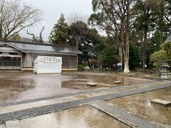 来宮神社はひっそり。神社の販売所もお休みでした。甘酒が・・・なくて寂しいね。