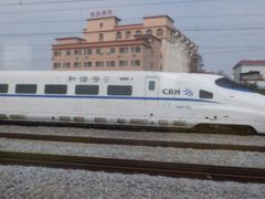 　高速鉄道和階号が追い抜いていくと広州駅が近いです。