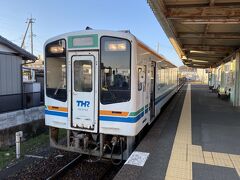 西鹿島駅です。ここから先の新所原まで行くと早く帰れるのですが、あえて遠州鉄道で浜松に向かいます。この旅の延命措置を。。。