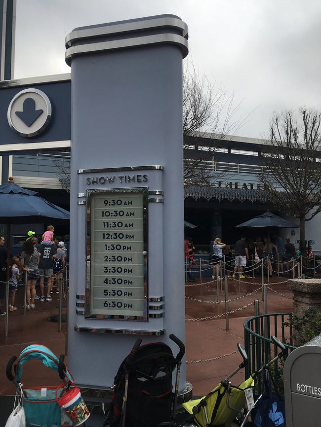 今日もアナ雪のショーを観たいと思います♪