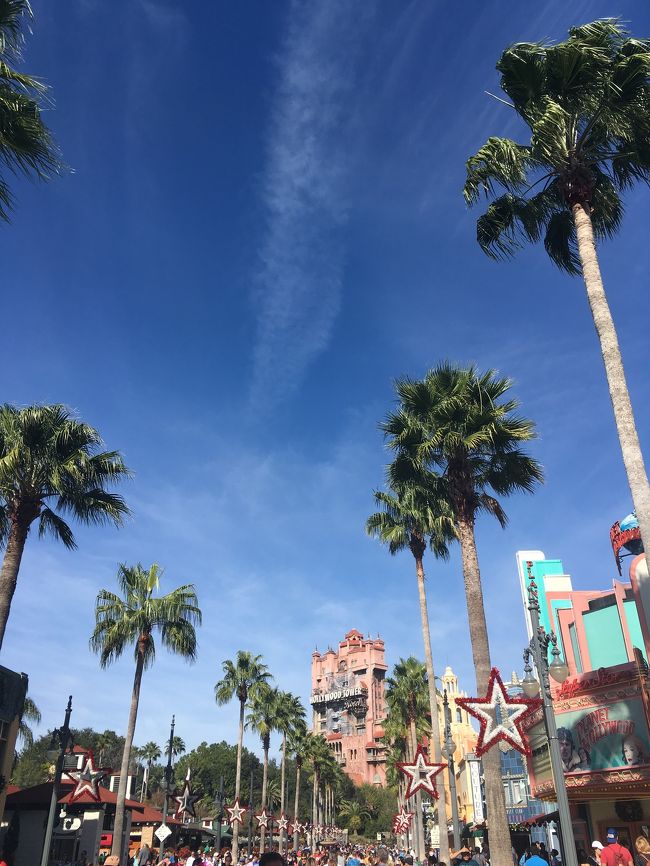 アナ雪のショーが終わって外に出たら！！<br />めっちゃ快晴に！！<br />娘やっぱり晴れ女笑