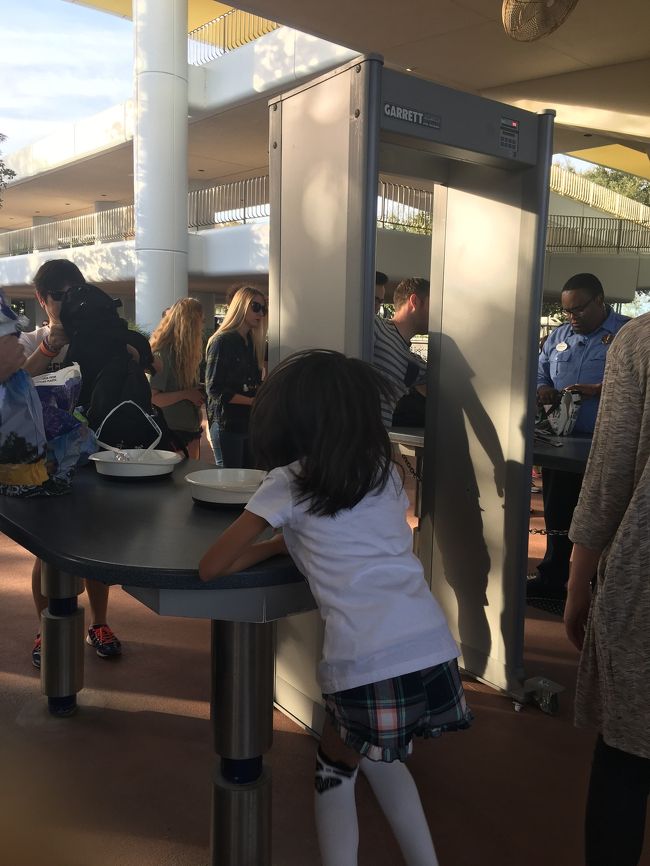 まずは荷物チェック笑