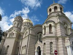 ＜リーガ　新市街＞　
ロシア正教のRiga Nativity of Christ Cathedral
リーガの町の中ではちょっと異質です
