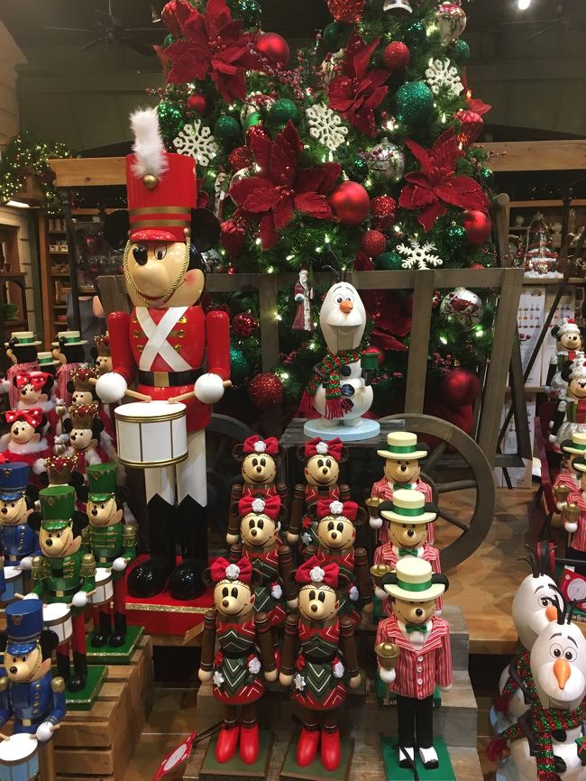 ご飯の後はお店をぶらぶら。<br />クリスマスのお店。<br />可愛い～