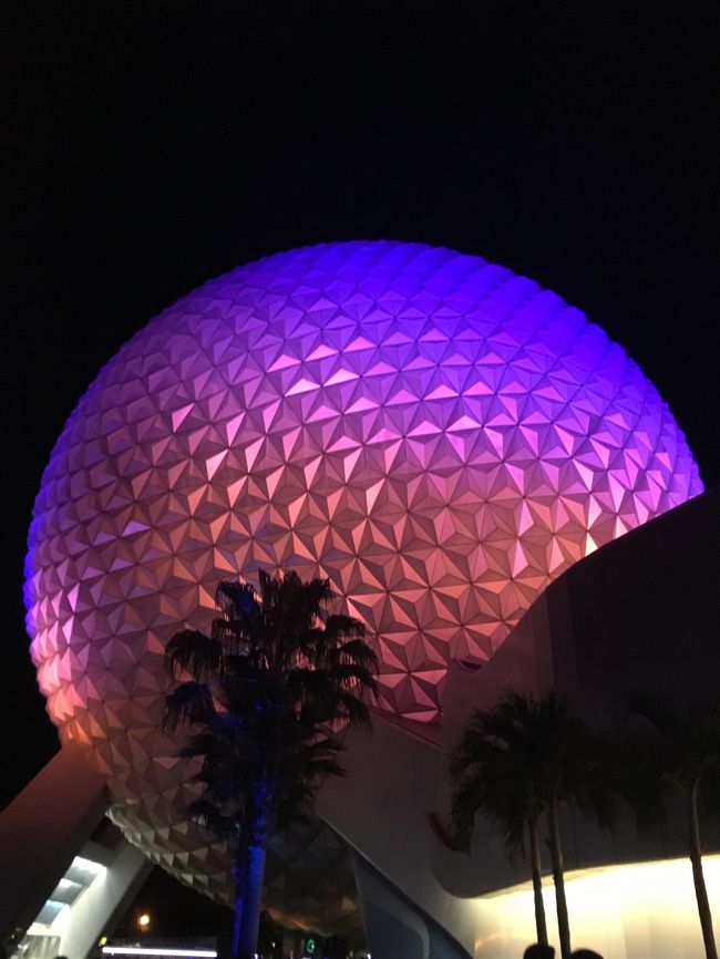 エプコットといえばこの球体？<br />エントランス入って目の前にこれがあるので、かなりのインパクト大！<br />無事に6日間パークを巡り尽くしました(*>ω<*)<br />ほんとに楽しかった～(*>ω<*)<br />