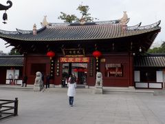 　広州で最も有名で最も規模が大きな仏教寺院の光孝寺に入ります。