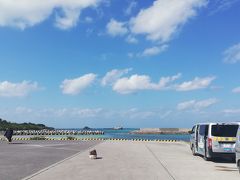 石垣島到着後、バスで離島ターミナルまで。離島ターミナルで、小腹が空いたので、マリヤシェイクとポーク玉子おにぎりを。（何でも写真におさめておくべきですね、、、）船で竹富島まで。今回のフェリーはかなり揺れました。。。

竹富島到着。ホテルの送迎車で宿泊先へ。