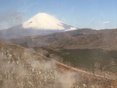 2日目の富士山。初日は風が強くロープウェイまで運休でした。2日目ロープウェイから撮影