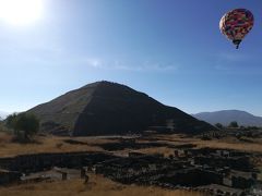 テオティワカン遺跡
太陽のピラミッド
紀元100年頃～600年頃
朝一番に行ったので人が少ないです