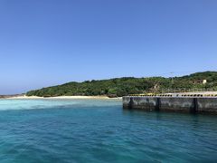 約70分で鳩間島のいとま浜ターミナルに到着しました。
船の窓から見えた景色に圧巻です。

めちゃくちゃ綺麗！！！