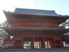 本陣（東京タワー）に行く前に【増上寺】に行ってみます。

東京のど真ん中にあって"徳川家康"にゆかりある有名なお寺です。

