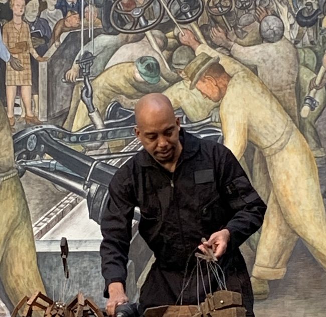 パペットショー、恐竜や蜘蛛など