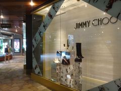 ハワイ・ワイキキ『ロイヤルハワイアンセンター』C館1F

「ジミーチュウ」の写真。