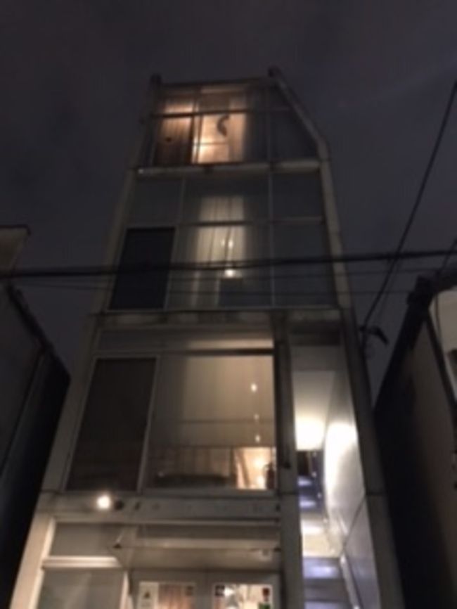 4階建てと地下一階まであります。