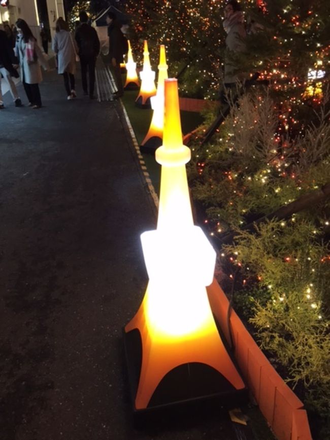 ミニ東京タワーの灯がお出迎え