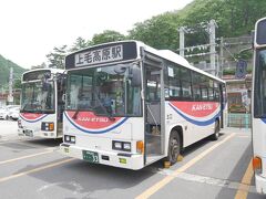 ★AM10：50
そして水上駅に到着。上毛高原駅行のバスに乗り換えます。実は土合～水上間の公共交通での移動は「路線バス」の方が本数が多くて便利なのです。