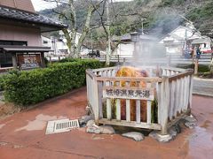 こちらは元湯です。
城崎温泉は7湯ある様ですが3箇所が休みでした。