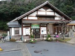 7湯を一通り建物の写真を撮って駅から一番遠い鴻の湯に入りました。
温泉は結構温度が高かったので露天を主に入りました。