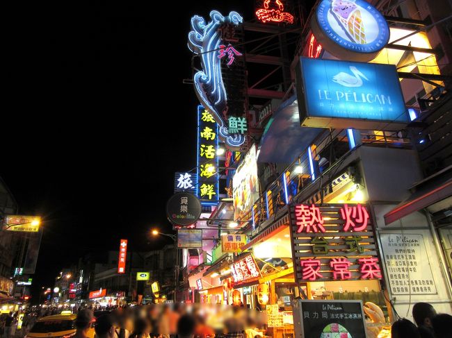 屋台だけではなく、店舗型の食事処も多かった。