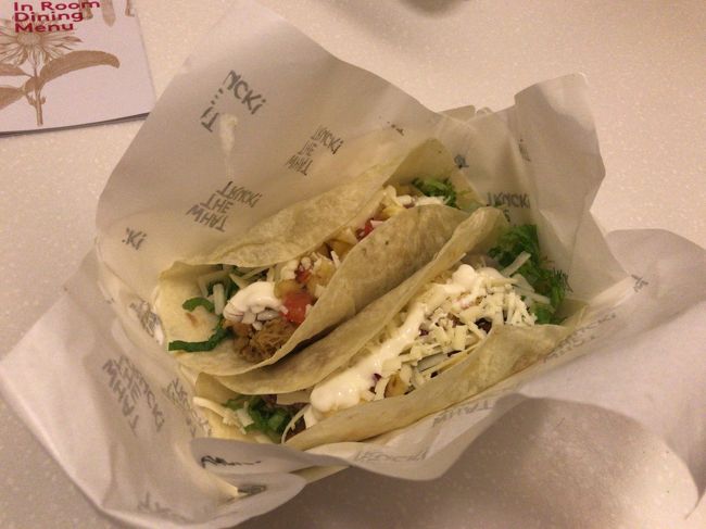 ホテルの1Ｆにあったキッチンカーのタコス。<br />めっちゃ美味しくて別の日も行きました！