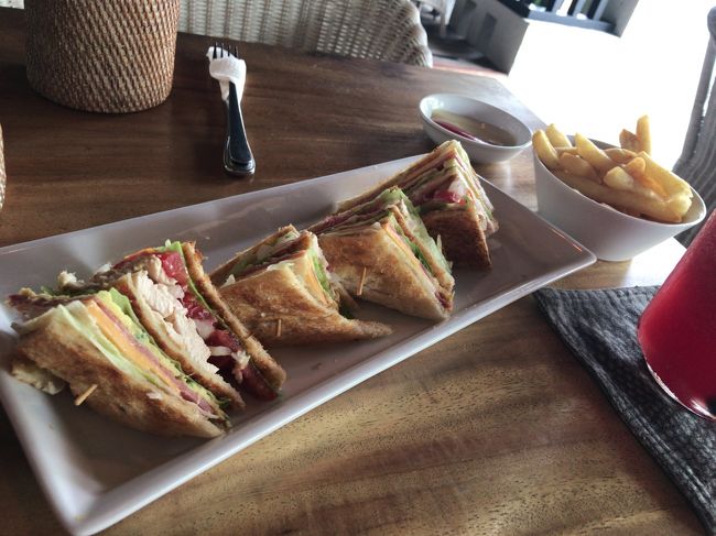 クラブハウスサンド。<br />美味しいけど量が多いよ～～