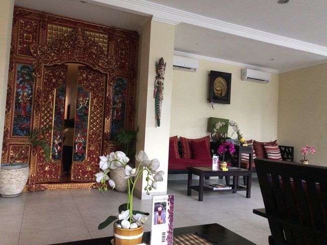 最終日、空港まで送ってくれるってスパでシロダーラを体験。<br /><br />家に着くまで髪の毛がオイルでベタベタだし、臭いは残るし。<br />最終日にはやるもんじゃないね。