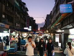 饒河街夜市は個人的にはあまり食べたいものがないのですが、