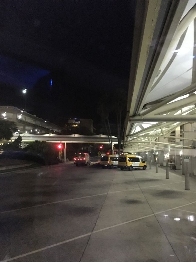 数十分乗ってオーランド空港へ到着。