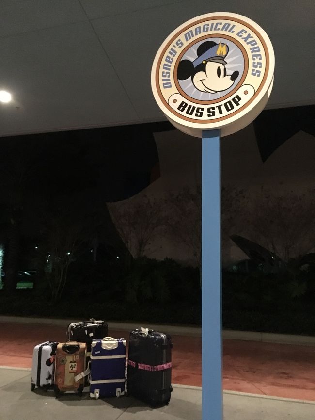 空港行きのバスを待って、、