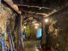 地下36メートルの洞窟体験へ！