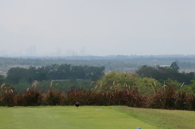■【Burapha Golf &amp; Resort】<br />高台も有ります<br />打ち下ろしホールあります。<br />カートなので、プレーは楽でした。