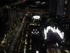 神戸市役所の展望台へ

ルミナリエのゴール地点が見下ろせます