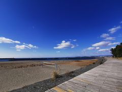 まずはヤ・シィパークに行って海を見ます。天気良いので空も海も青です。