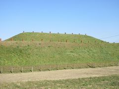 豊富な副葬品が出土された「将軍山古墳」です。