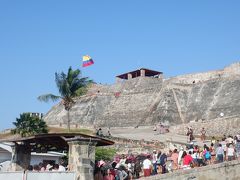 小高い丘にある、こちらも入場料が1000円近くかかり強気な価格設定。