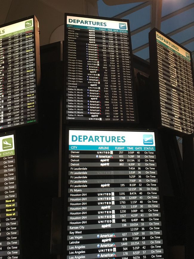 大きな空港なので、出発便もかなり多いです。