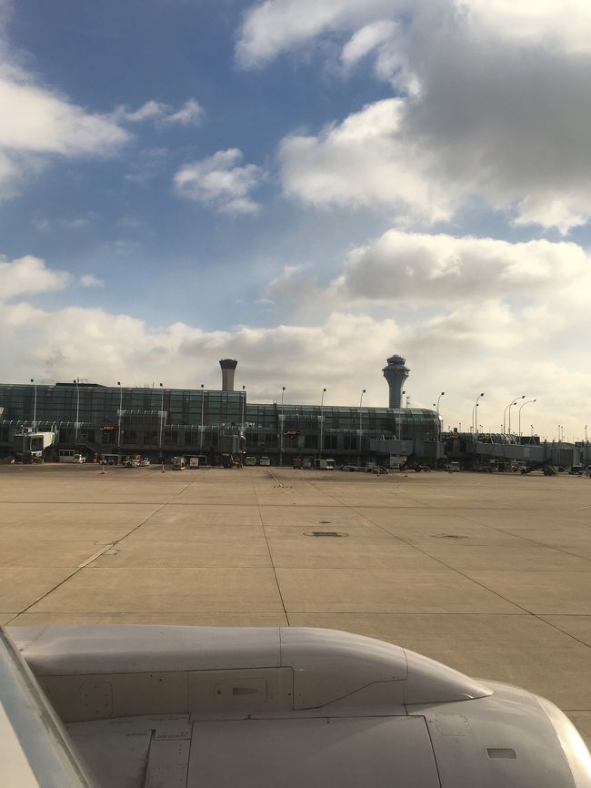 乗り継ぎの、シカゴ・オヘア空港に到着。