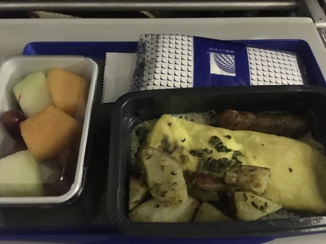 何度目の機内食笑<br />オムレツ系でした確か笑