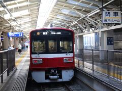 産業道路駅から川崎駅まで戻ります。大師線は地上ホーム。