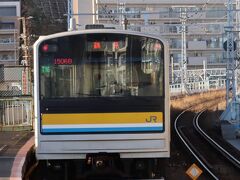 浜川崎駅からは利用者もなく、閑散としていたが・・・途中からかなりの利用者が・・・
鶴見駅の手前、国道駅で下車。
国道駅は、以前、旅行記で紹介済ですが・・・大きな変化はなし・・・
本当にここだけは時が止まっているよう・・・