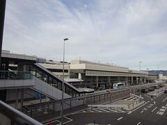 自宅から阪急とモノレールを乗り継ぎ伊丹空港へ。