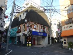 どこで　朝ごはんを食べよっかな。

飲食店は　夜の店が多くて　なかなか見つかりません。