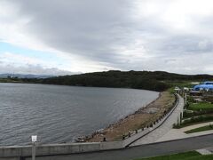 そんなこんなでお昼過ぎまでバカデカ水族館を歩いていたら、
雨はあがってました。やったね！

通り雨がすごいのも、なんだか東アジアらしい天気なような。
（夏のヨーロッパでも通り雨にあたったことがあるので一概にそうだと言い切れませんが）

ルースキー島を歩くには広すぎるので、
またバスでウラジオストク中心部まで戻ることに。


慣れないバス移動は大変でした…。

帰りも15番バスに乗ったのですが、電子案内板では
見慣れた終点名が書かれてなかったので、
本当にこれに乗って大丈夫なのかとヒヤヒヤしました。

あわやシベリア送り…？(; ･`д･´)