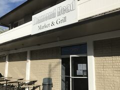 トロリーでカラカウア通りを海を見ながら走るのが好きです。

8:44 コーヒービーン＆ティーリーフ／キャンベル通り下車

最初に行くのは、
「ダイヤモンドヘッド　マーケット＆グリル」