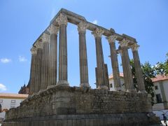 Templo de Diana（ディアナ神殿）
1世紀頃の古代ローマ神殿です。
BC57年にエボラは共和制ローマの支配下になりました。
そして当初は初代ローマ皇帝のアウグストゥスを祀るために、この神殿が建てられました。