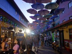 　そのままグアタペの町に戻り、夕方の町を散策。メデジンから日帰りで来る人も多いので、人通りも減って落ち着いた感じでした。