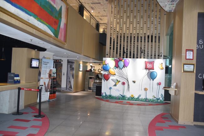 イビスホテルのフロントの様子。